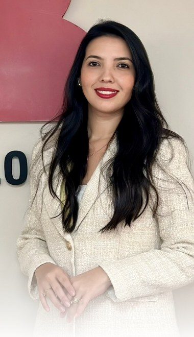 Dra. Amanda Yanaze, advogada