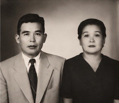 Retrato histórico em preto e branco do casal Kiroku e Midori Yanase